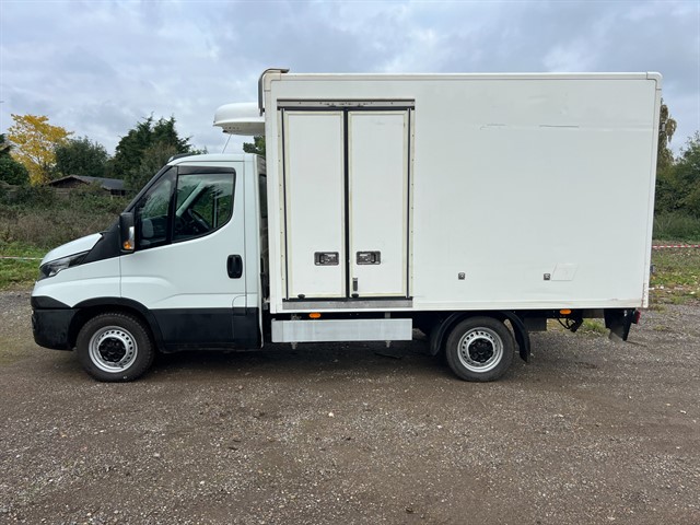 2019 IVECO DAILY 35S14 FRIDGE FREEZER VAN AUTOMATIC 7,750 7,750 9,950 ULEZ COMPLIANT REG WN19JXZ... photo