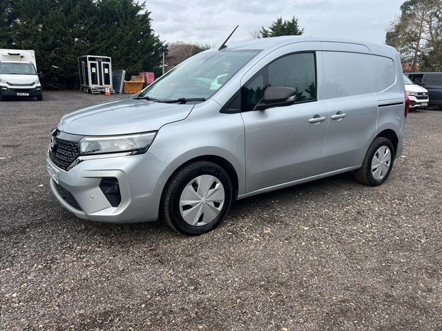 2024 NISSAN TOWNSTAR TEKNA L1 90KW 45KWH 10,750 10,750 11,450 ULEZ COMPLIANT REG DV73YYU 2024... photo