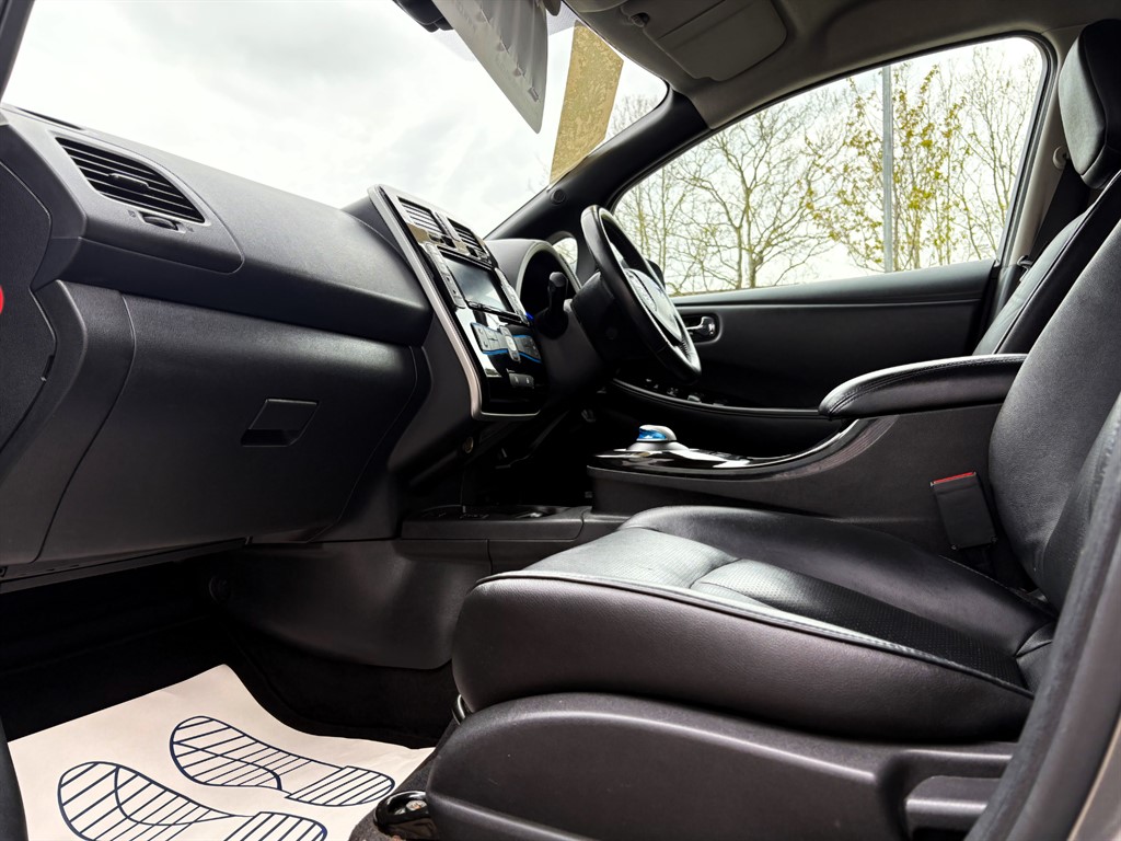 2016 NISSAN LEAF