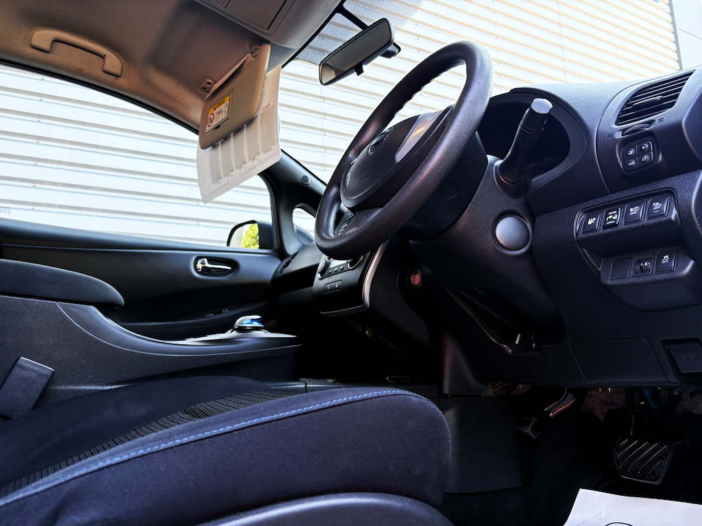2016 NISSAN LEAF