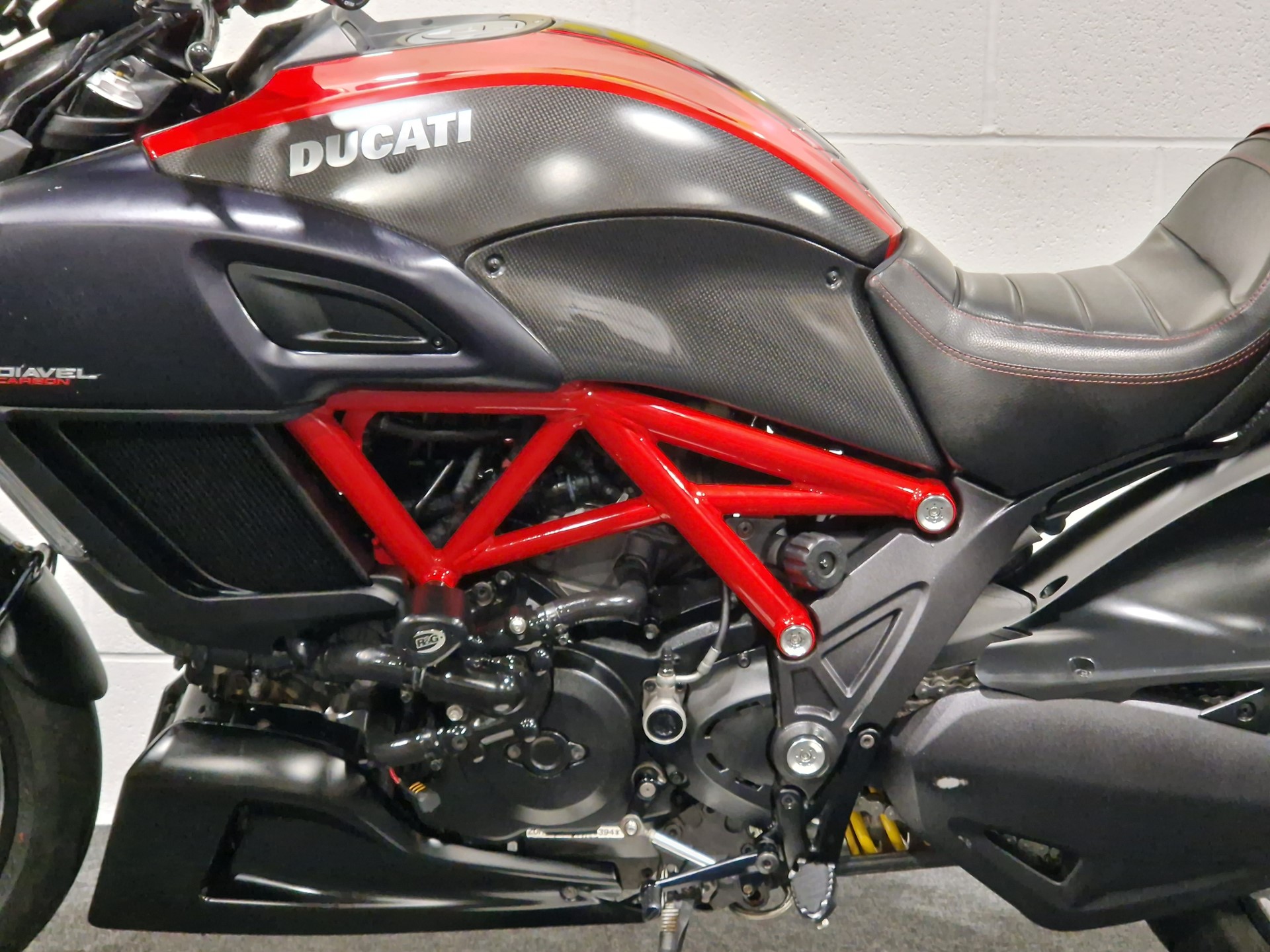 ducati diavel 2012 carbon