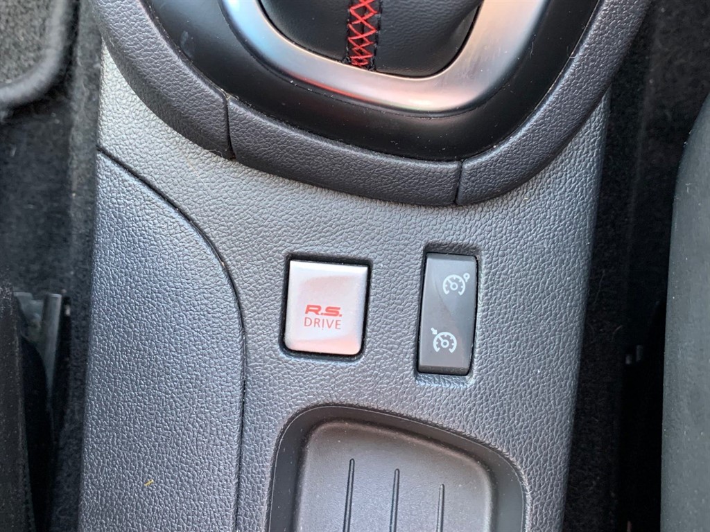 I have a clio 4 Limited , the n2 on the dashboard doesnt light up r