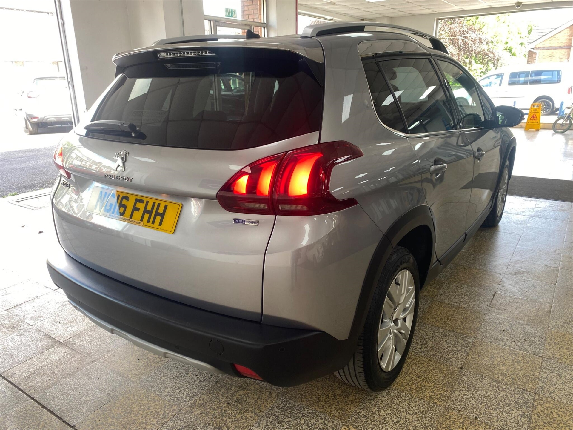 2016 Peugeot 2008 thumbnail 7