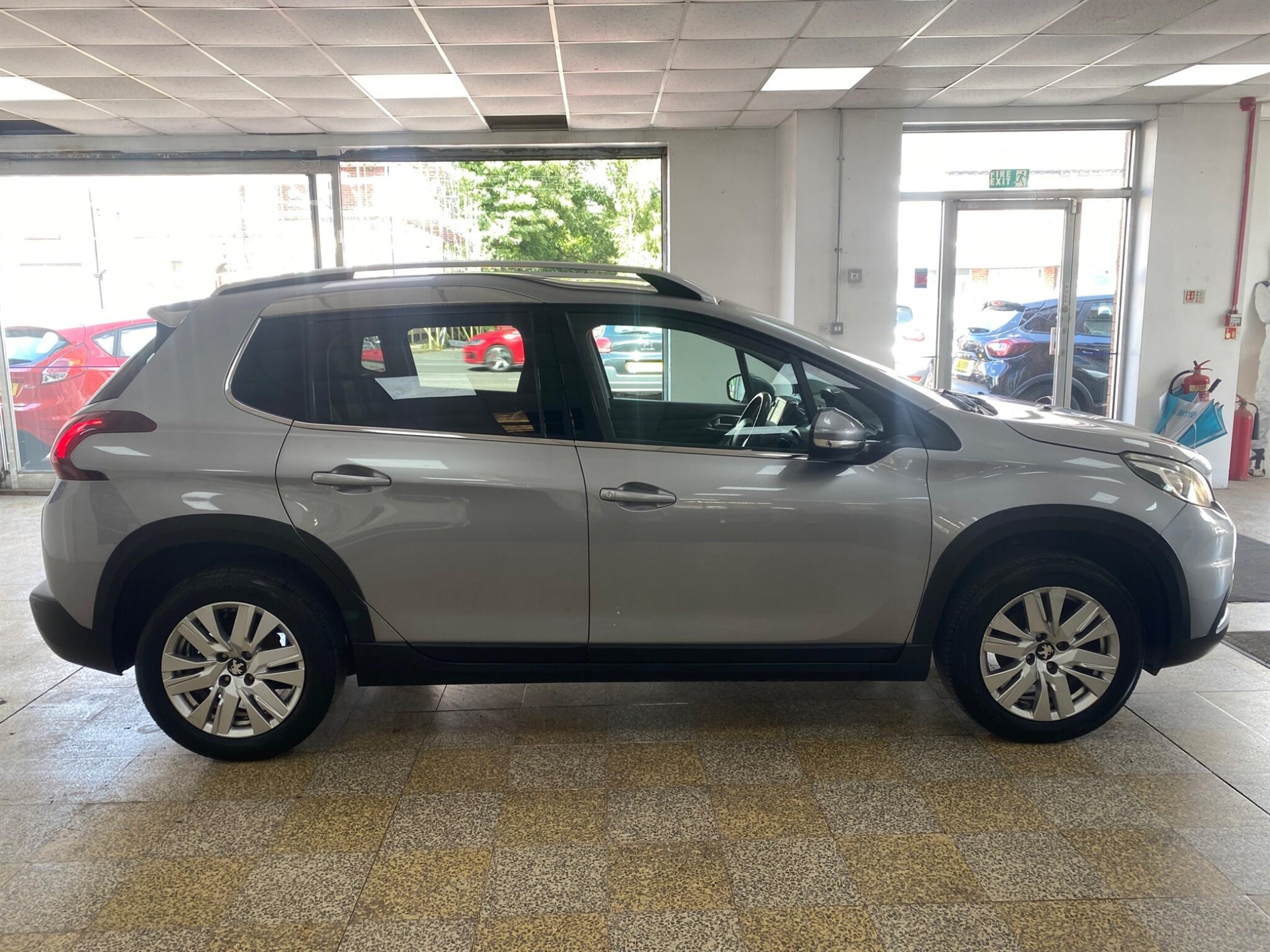 2016 Peugeot 2008 thumbnail 8