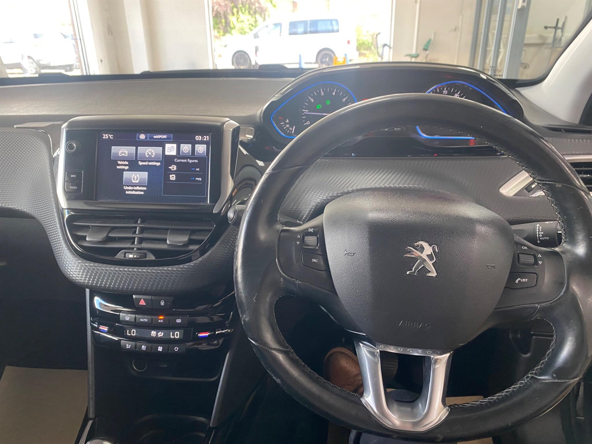2016 Peugeot 2008 thumbnail 11