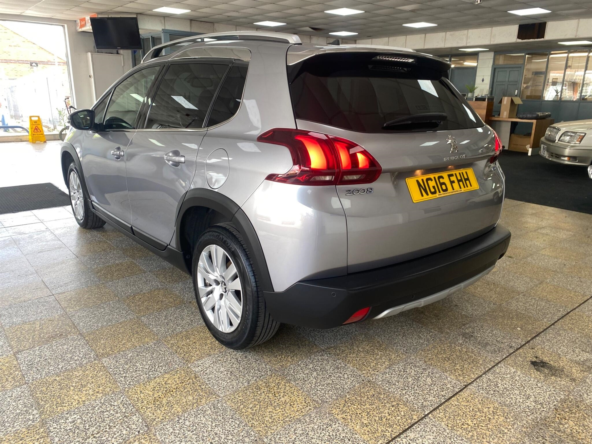 2016 Peugeot 2008 thumbnail 5
