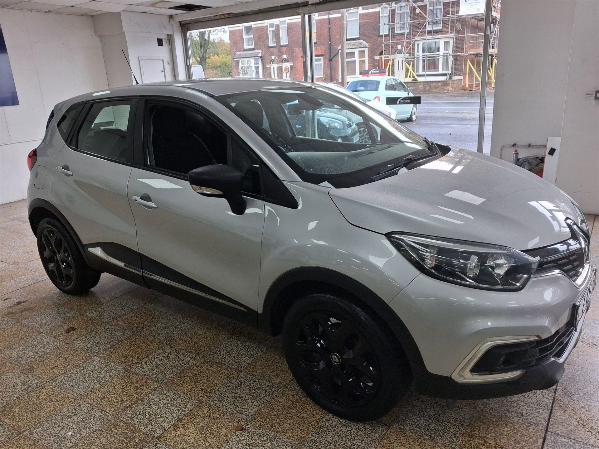 2017 Renault Captur thumbnail 3