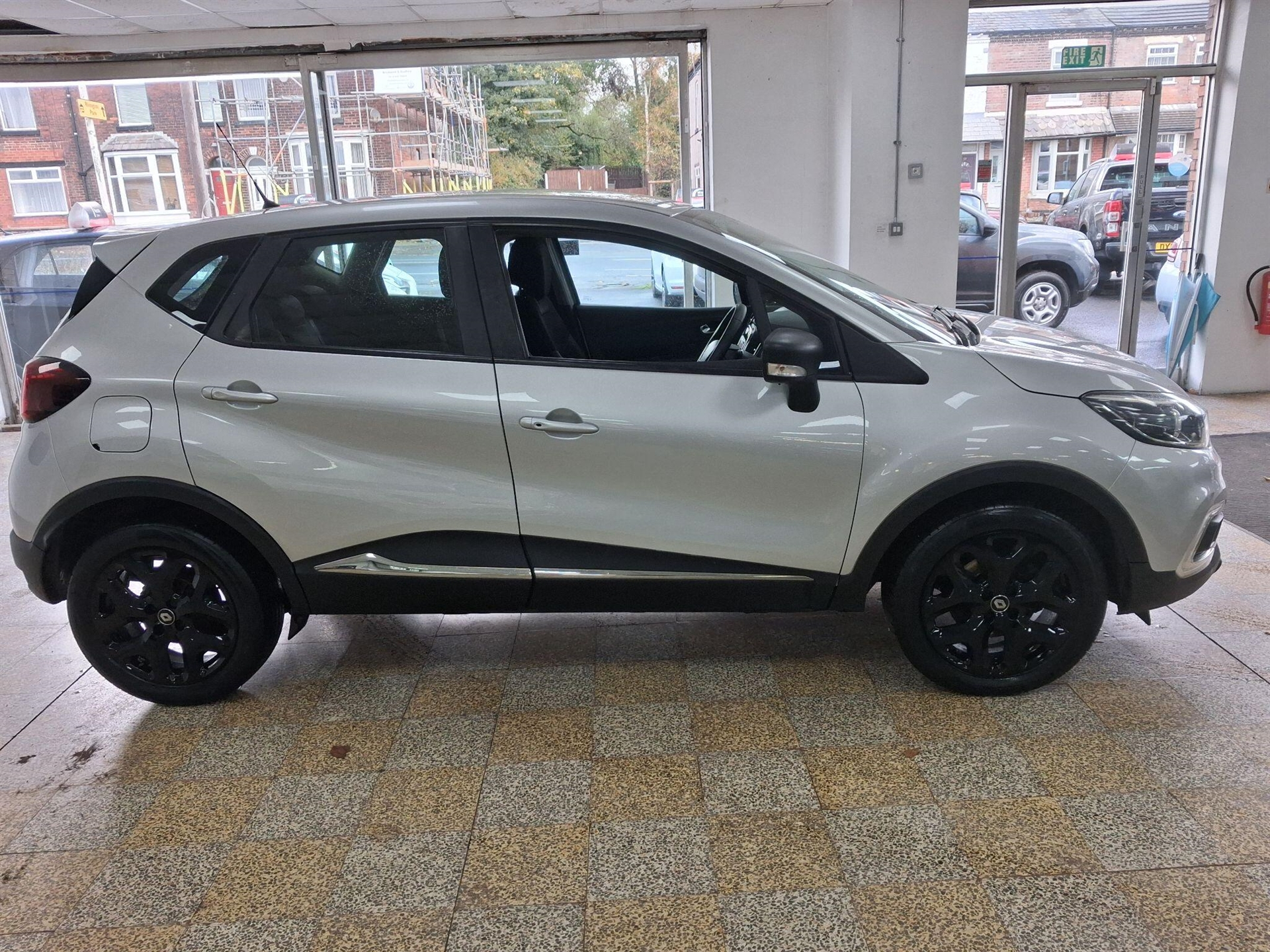 2017 Renault Captur thumbnail 14