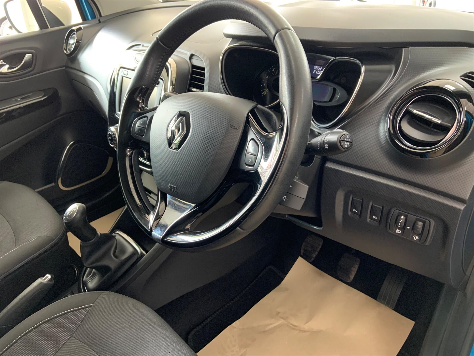 2015 Renault Captur thumbnail 13