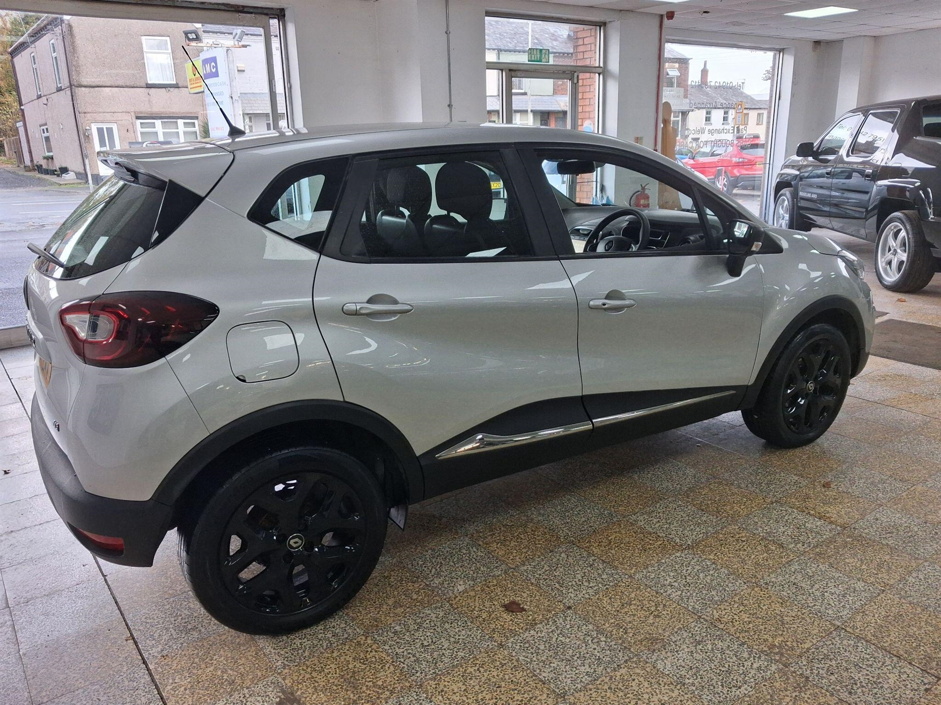 2017 Renault Captur thumbnail 6