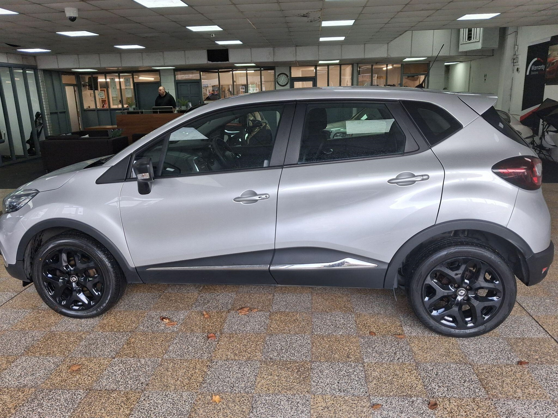 2017 Renault Captur thumbnail 5
