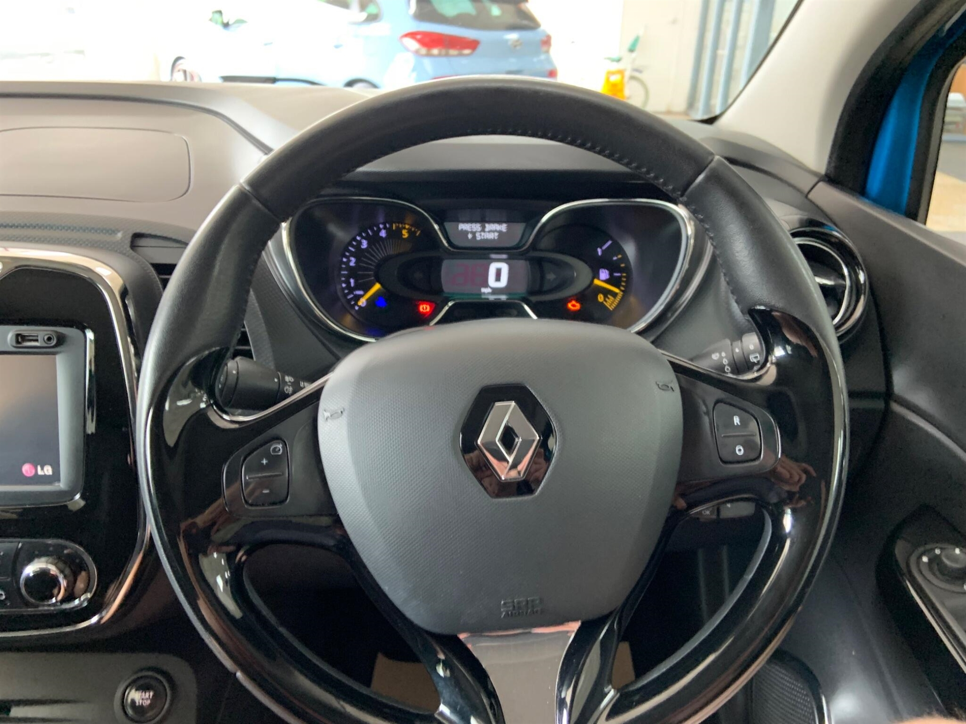 2015 Renault Captur thumbnail 17