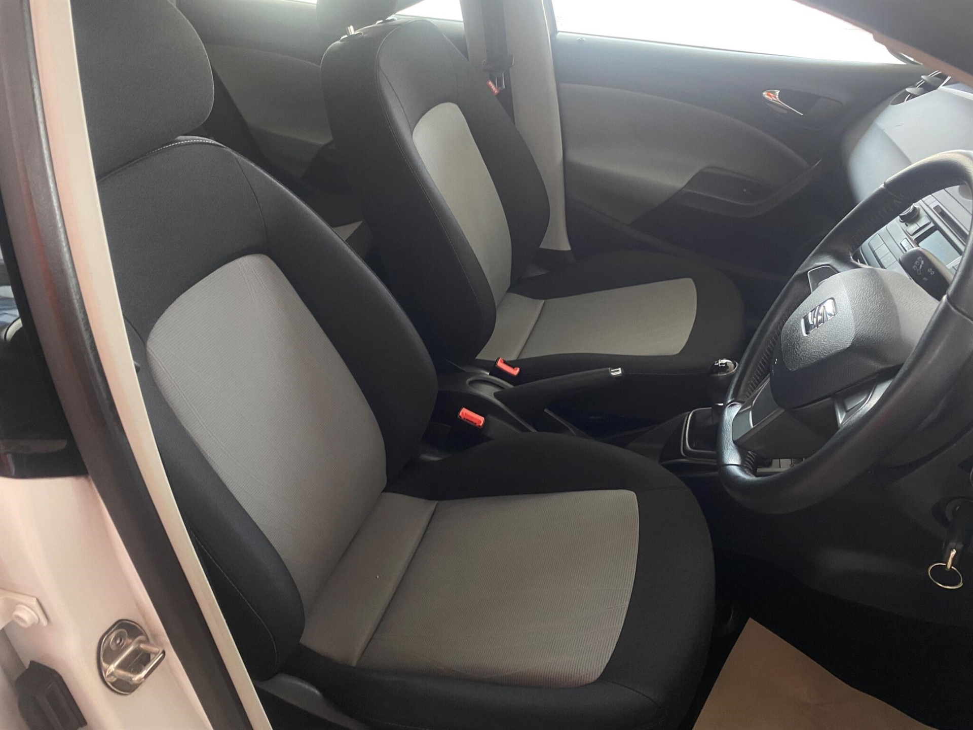 2015 SEAT Ibiza thumbnail 9