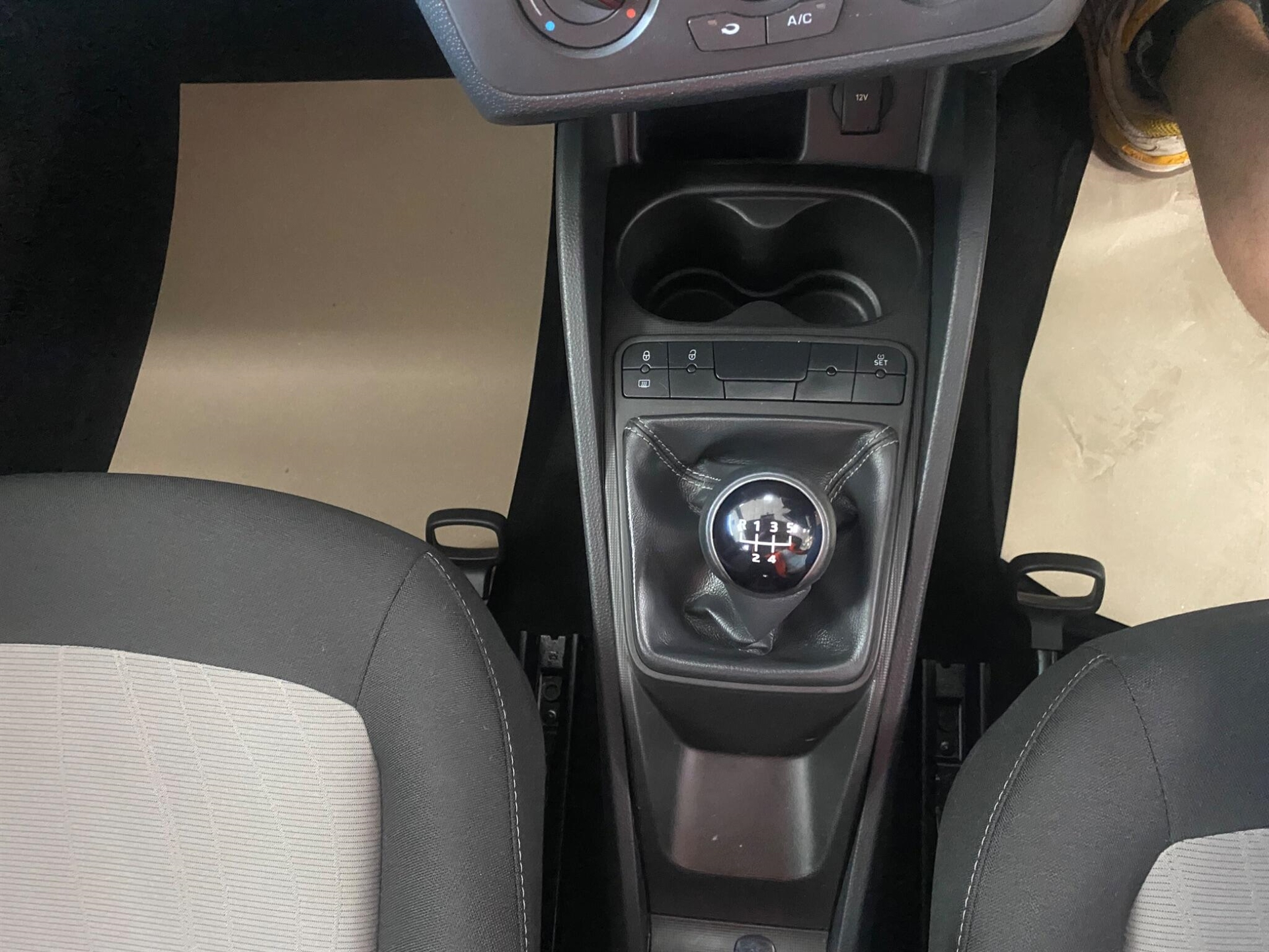 2015 SEAT Ibiza thumbnail 21
