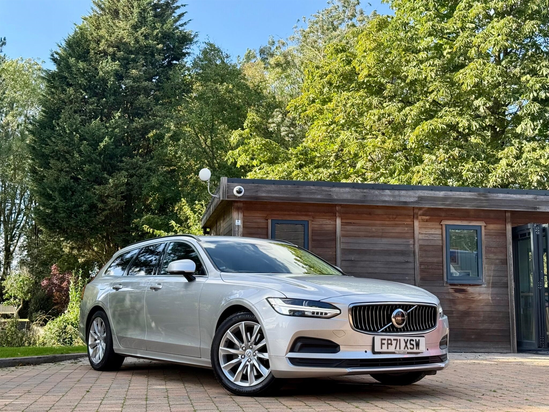2022 Volvo V90