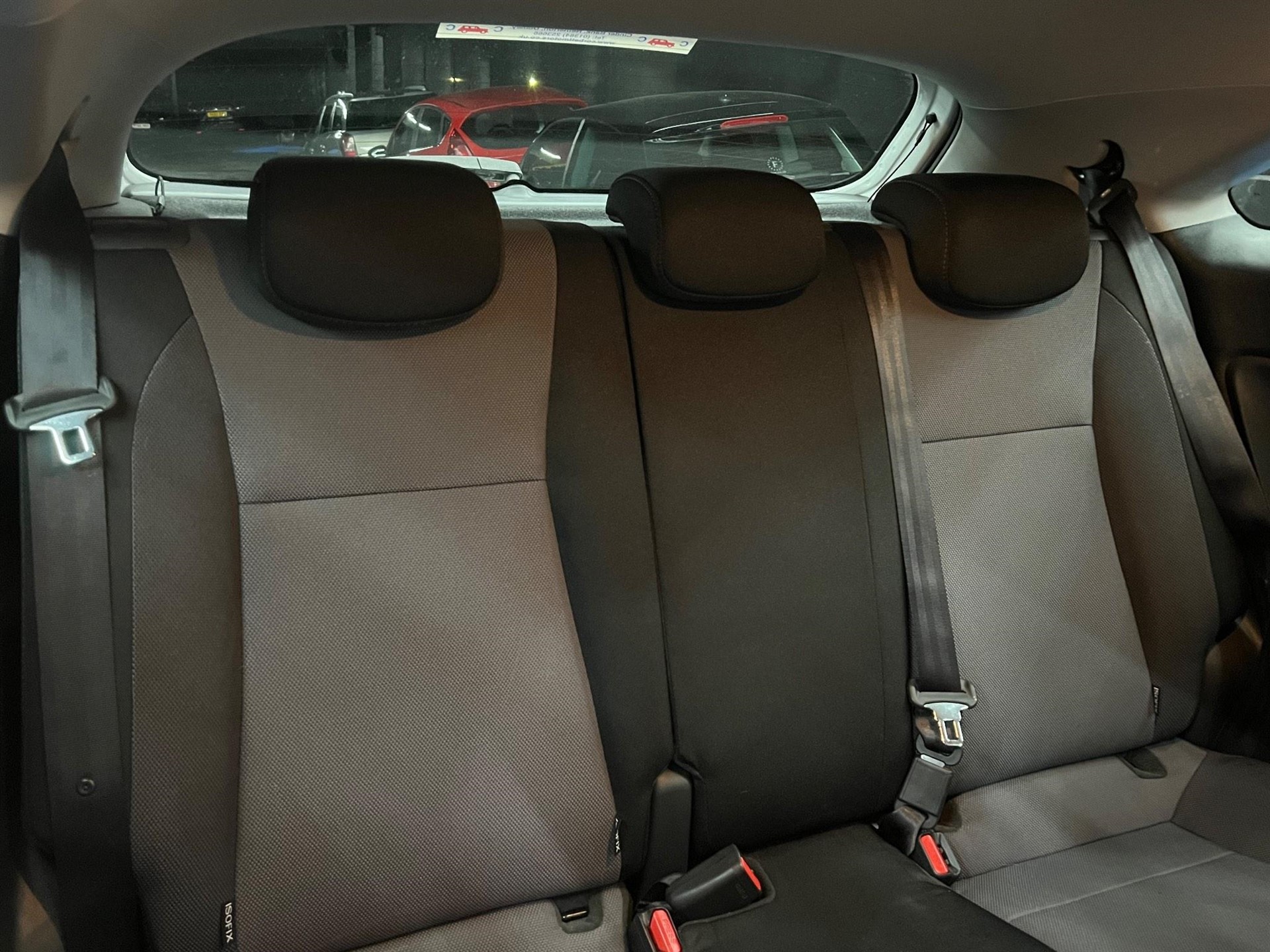 Does hyundai i20 top have isofix