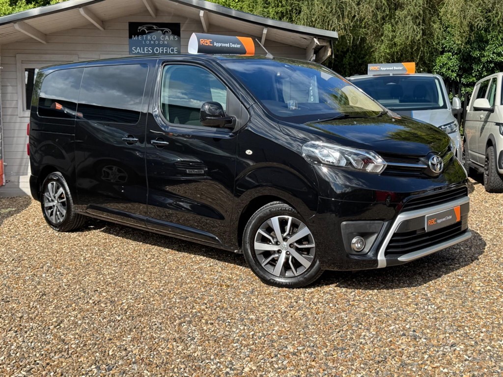 2017 Auto|8 Seats|toyota