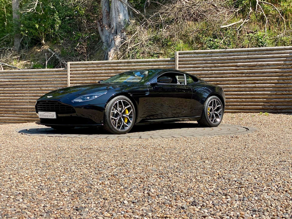 Aston Martin Db11