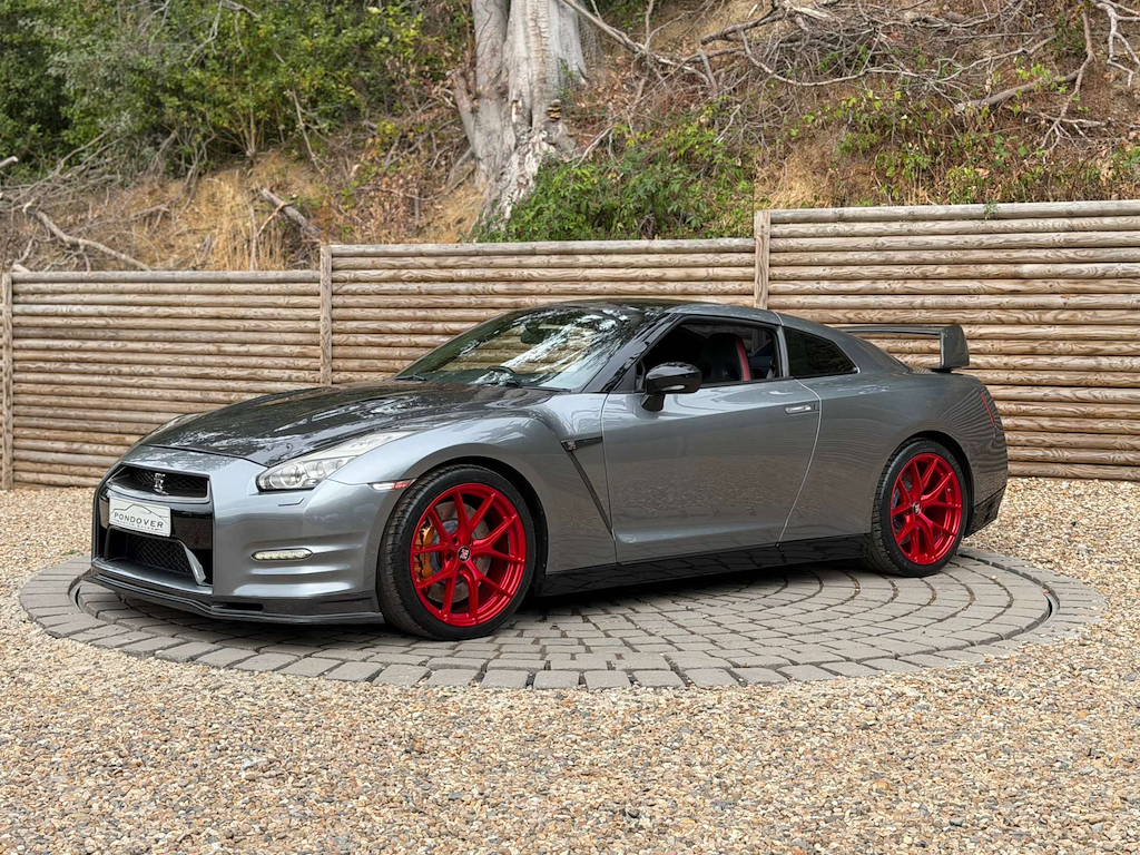 Nissan GT-R