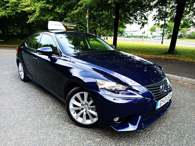 2013 IS 300H 2.5 LUXURY E CVT EURO 5 S S 4DR LOW PRICE... photo