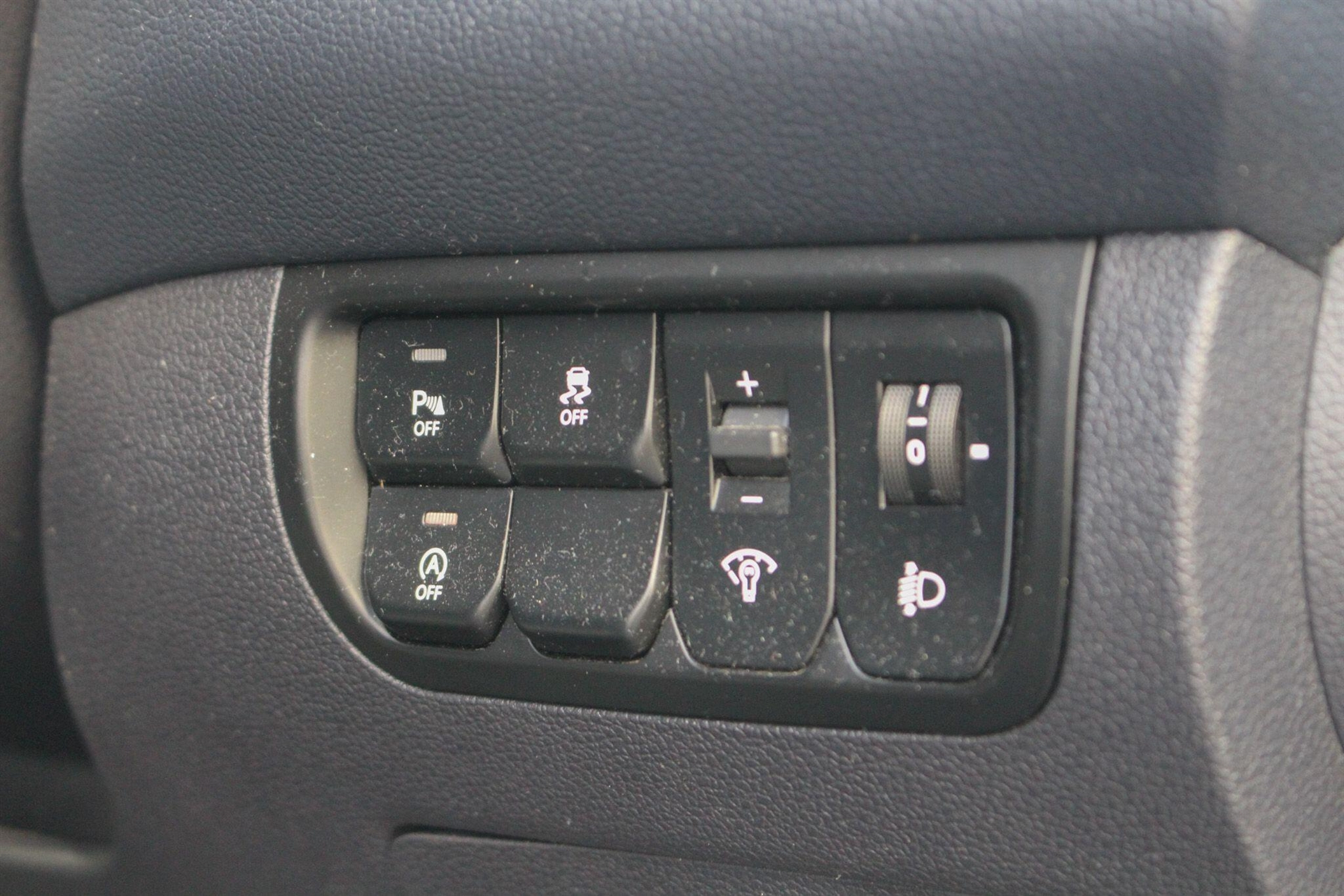2013 KIA Rio thumbnail 23