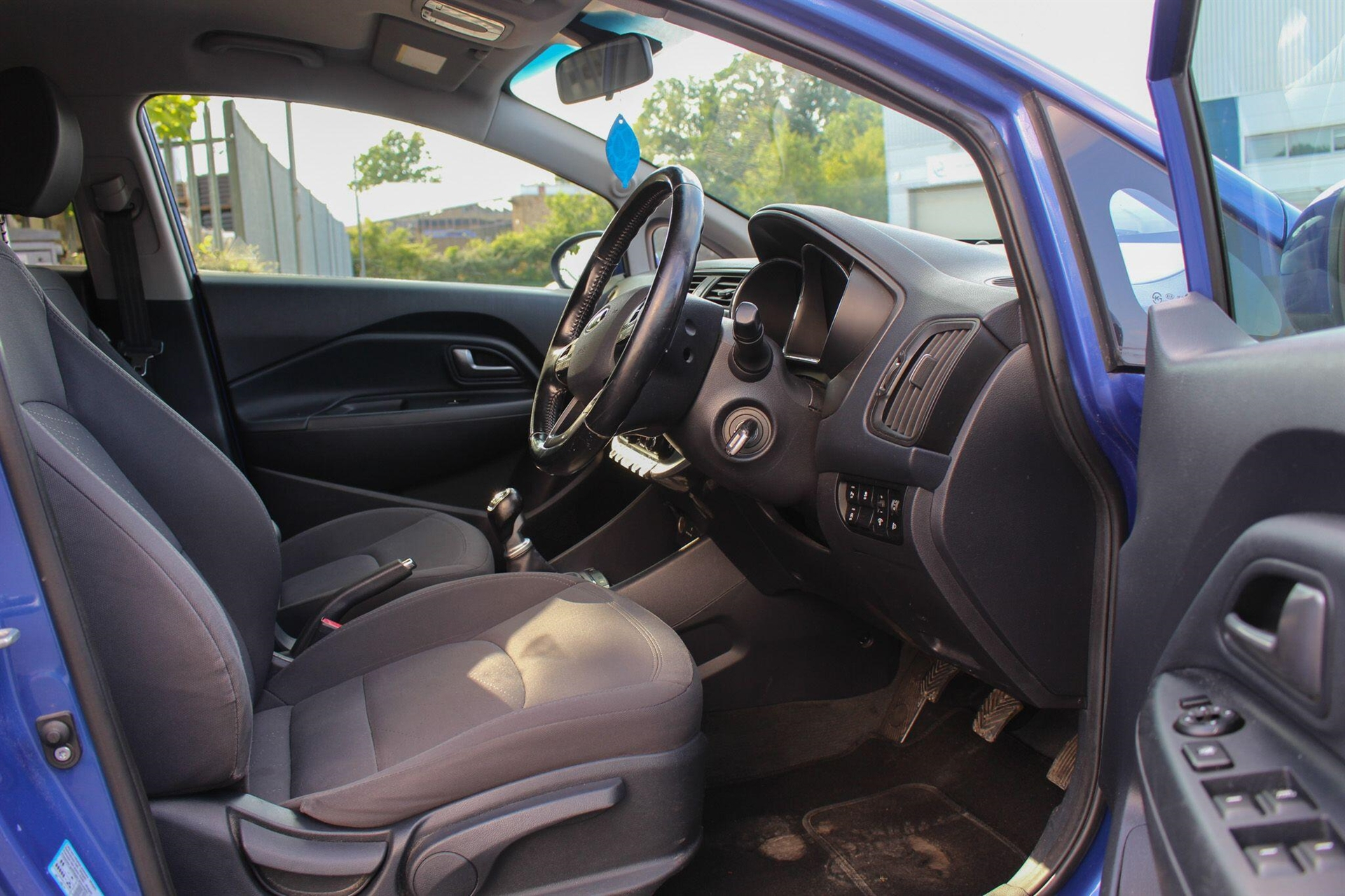 2013 KIA Rio thumbnail 21