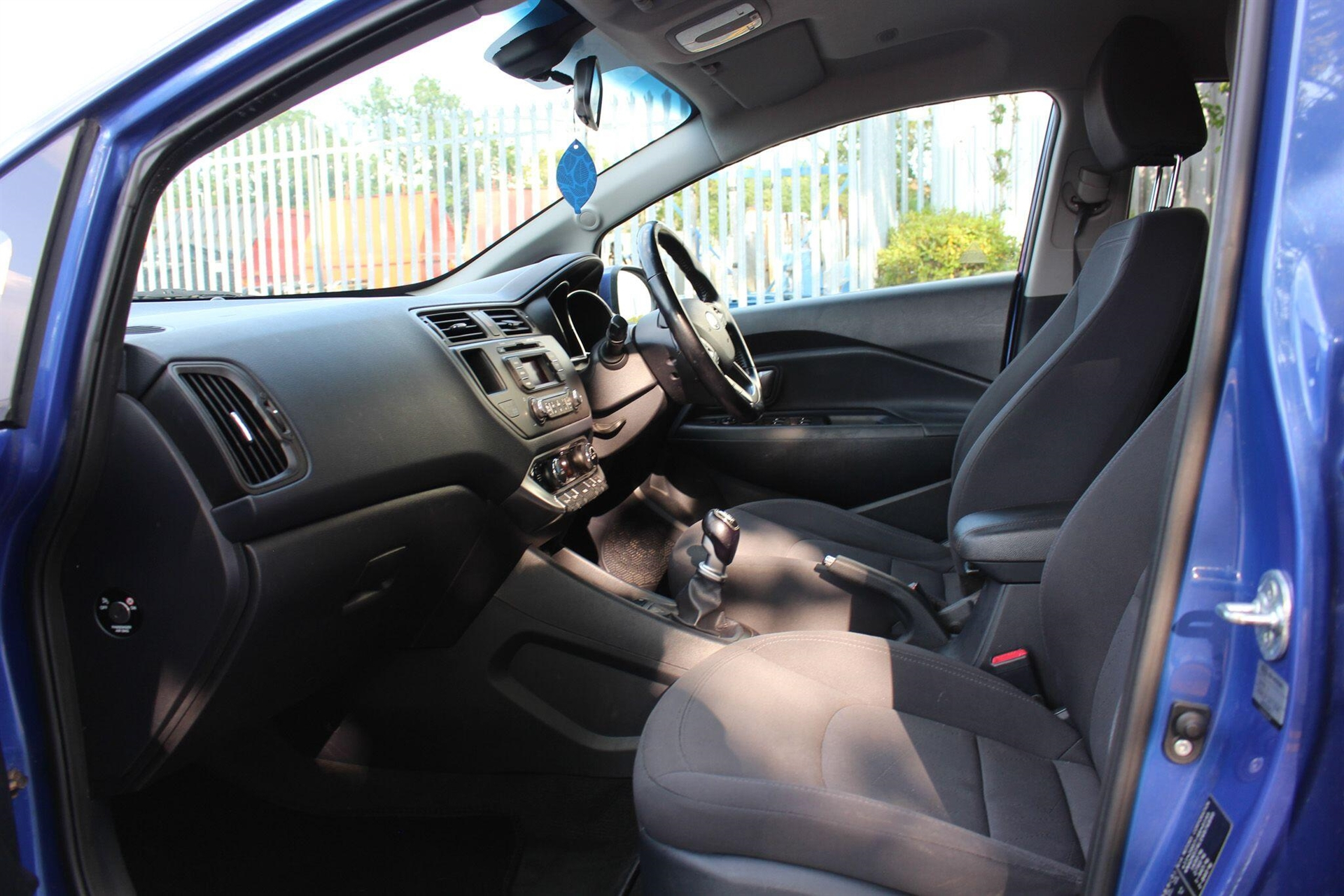 2013 KIA Rio thumbnail 18
