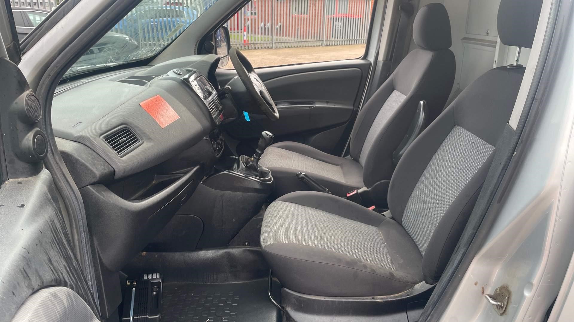 Fiat doblo clearance 3 seater van