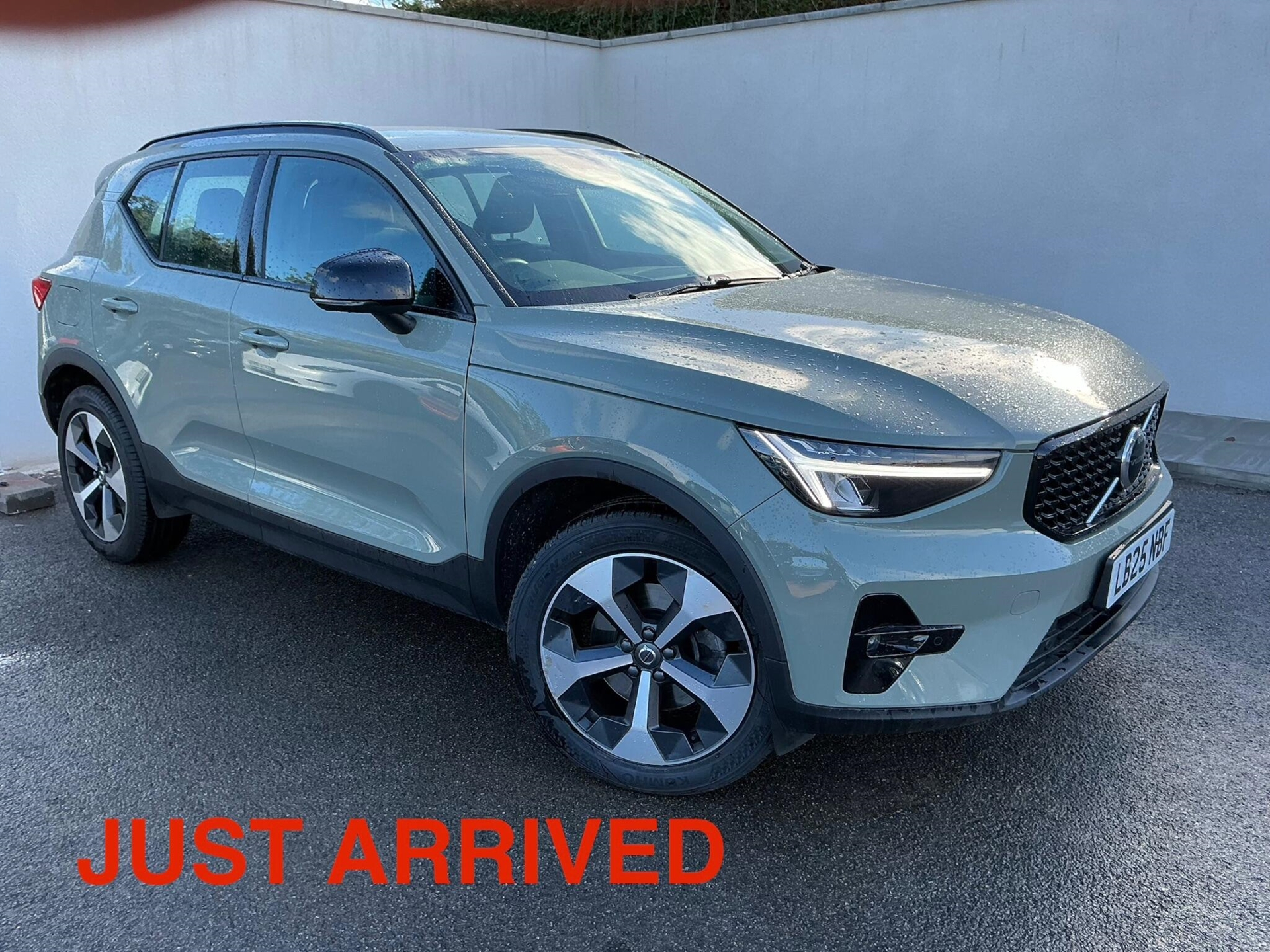 2025 Volvo XC40
