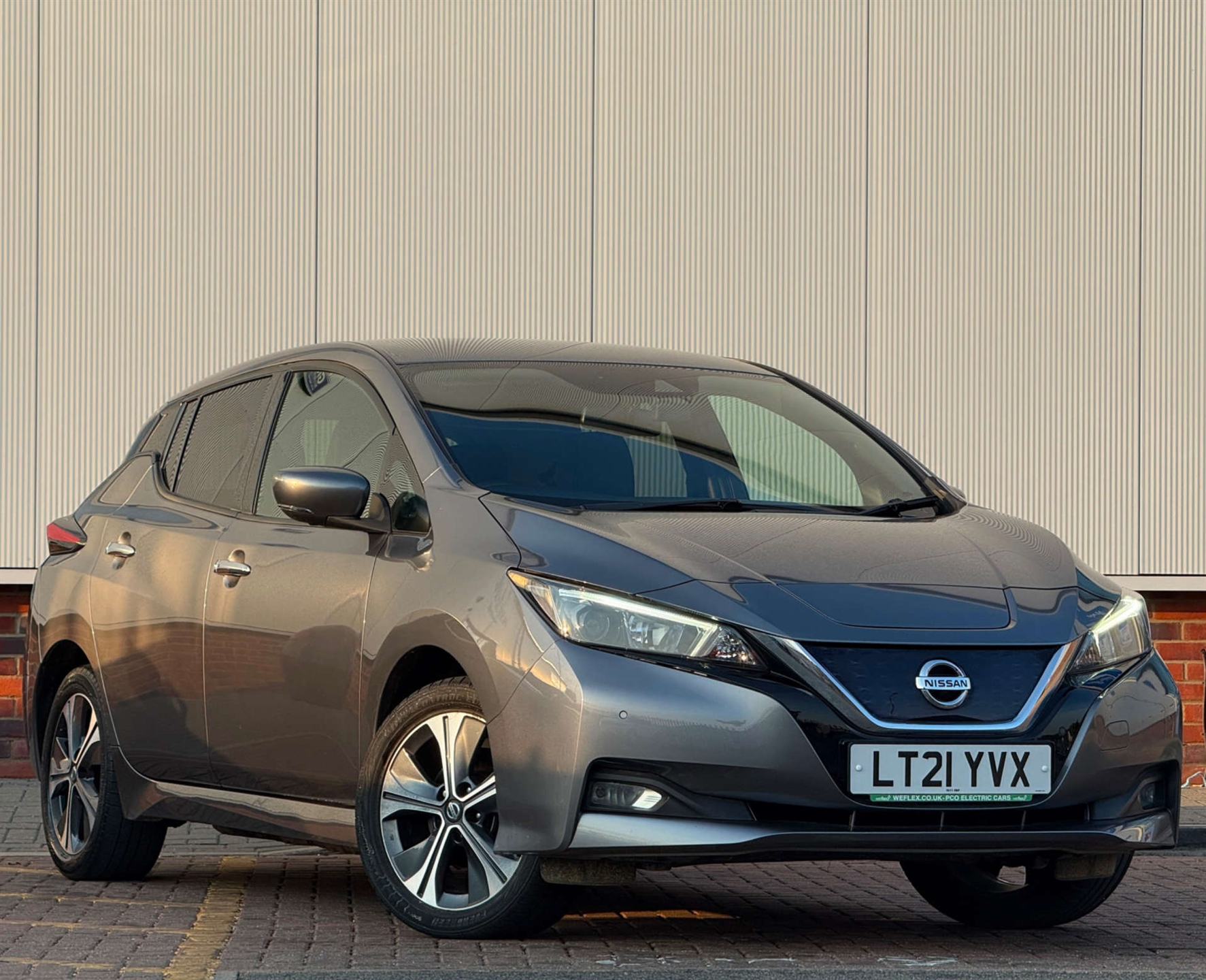 2021 NISSAN LEAF
