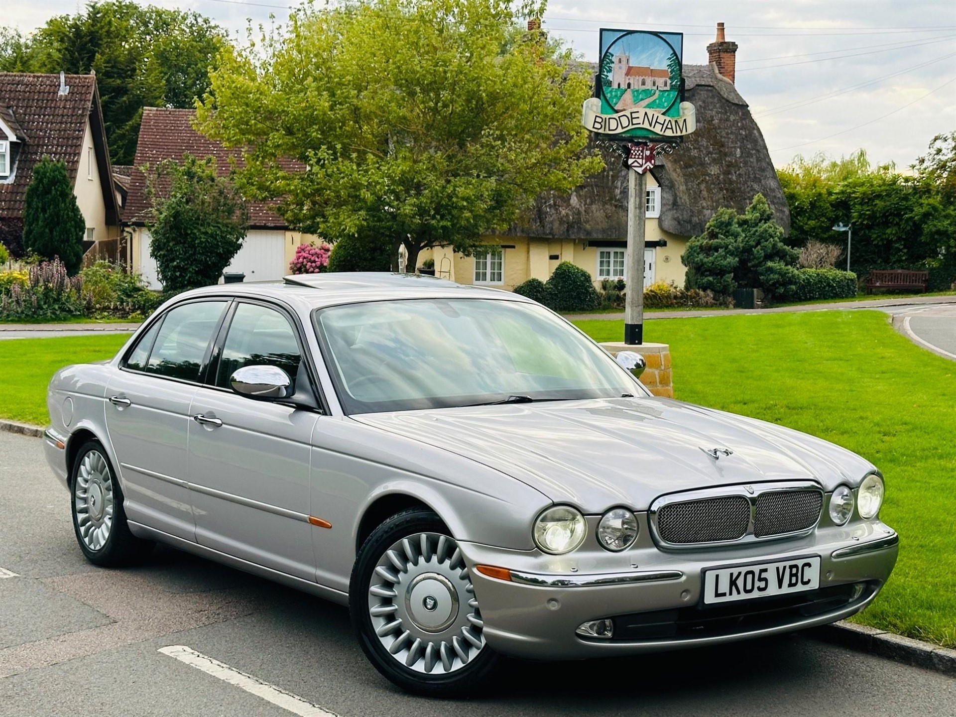 2005 Jaguar XJR 4.2 V8 Super 4d...