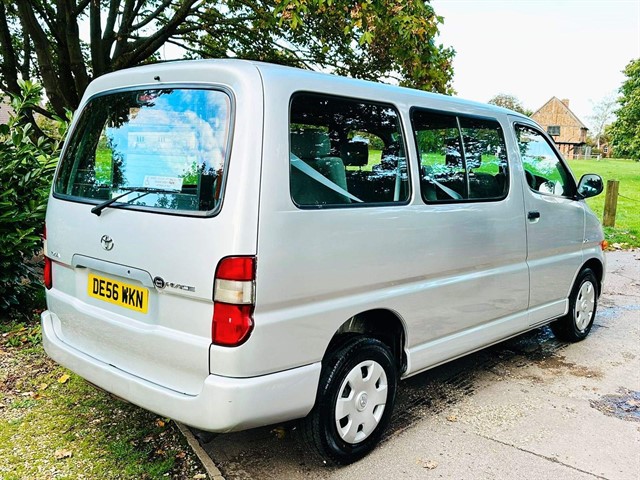 Used toyota hot sale minibus for sale