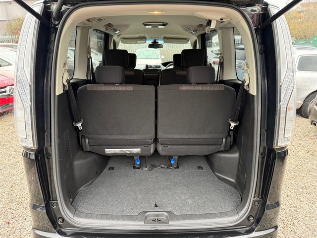 Used Nissan Serena