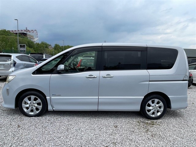 Used Nissan Serena