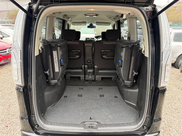 Used Nissan Serena