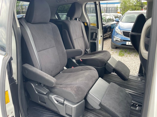 Used Toyota Estima