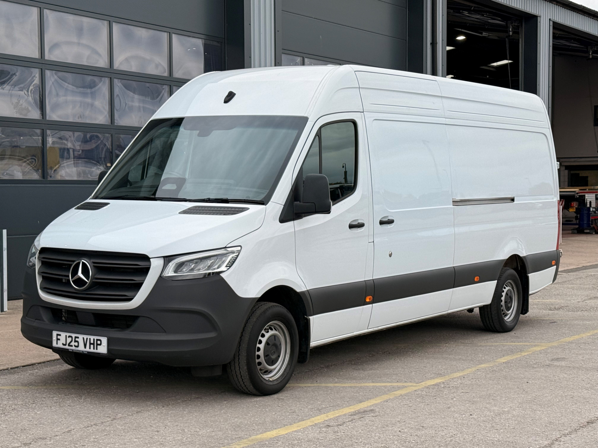 2025 MERCEDES-BENZ SPRINTER