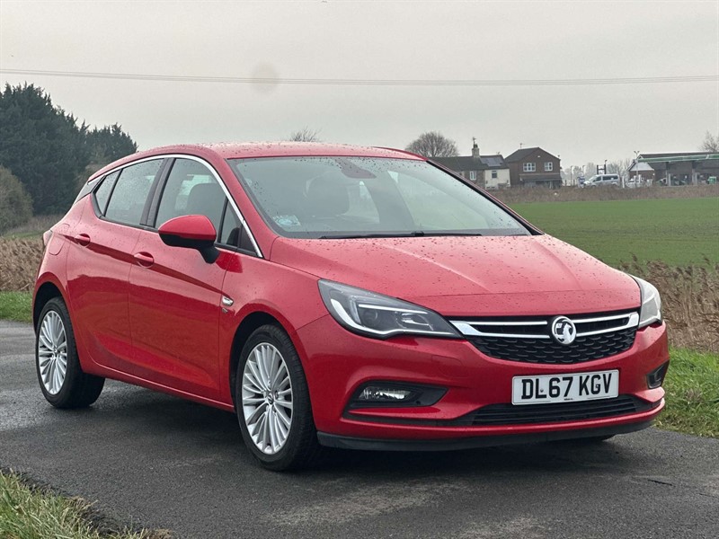 2018 ASTRA ELITE NAV T ULEZ COMPLIANT 8,000 8,895 YOU SAVE 895 YEAR 2018... photo