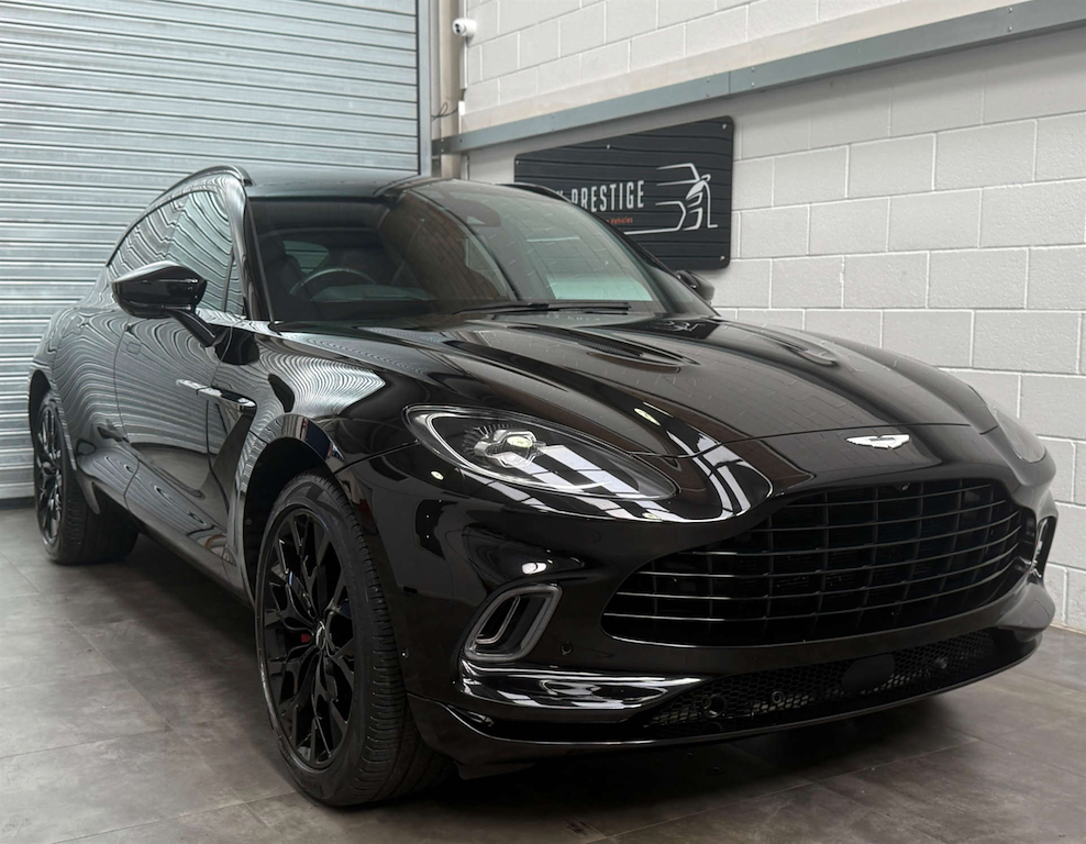 Aston Martin Dbx