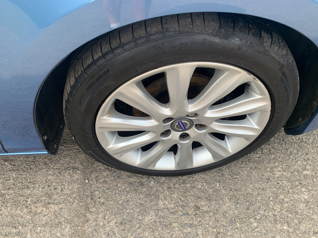 2015 15 VOLVO V40