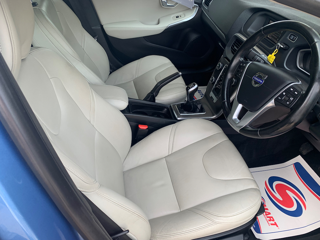 2015 15 VOLVO V40