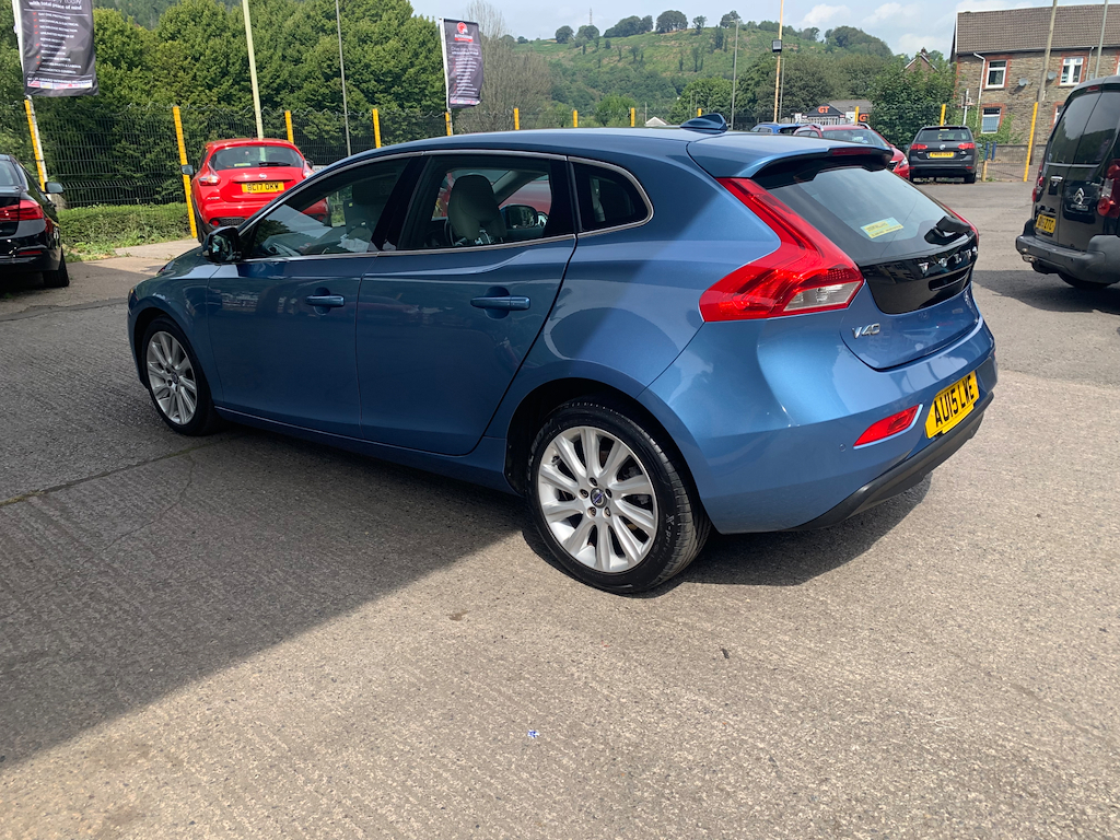 2015 15 VOLVO V40