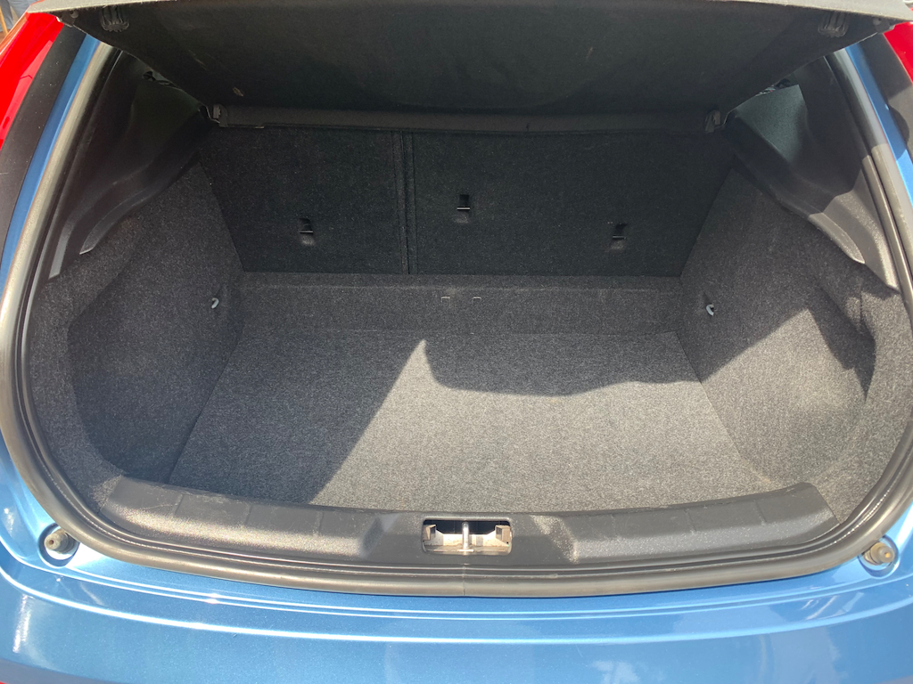2015 15 VOLVO V40