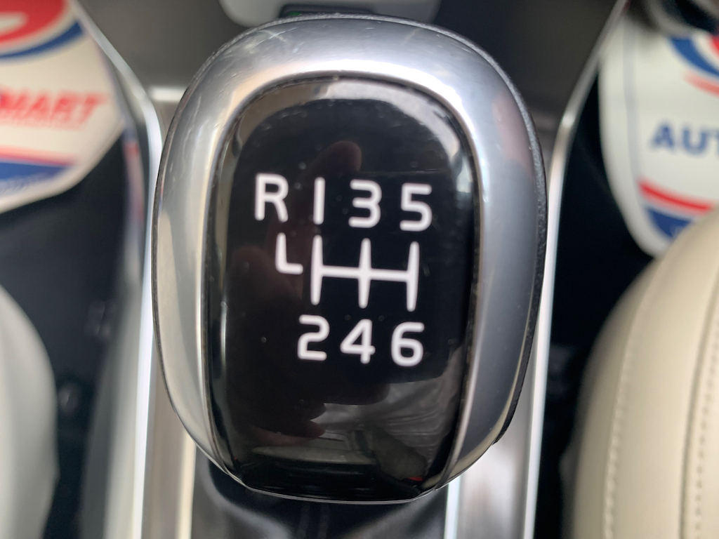 2015 15 VOLVO V40