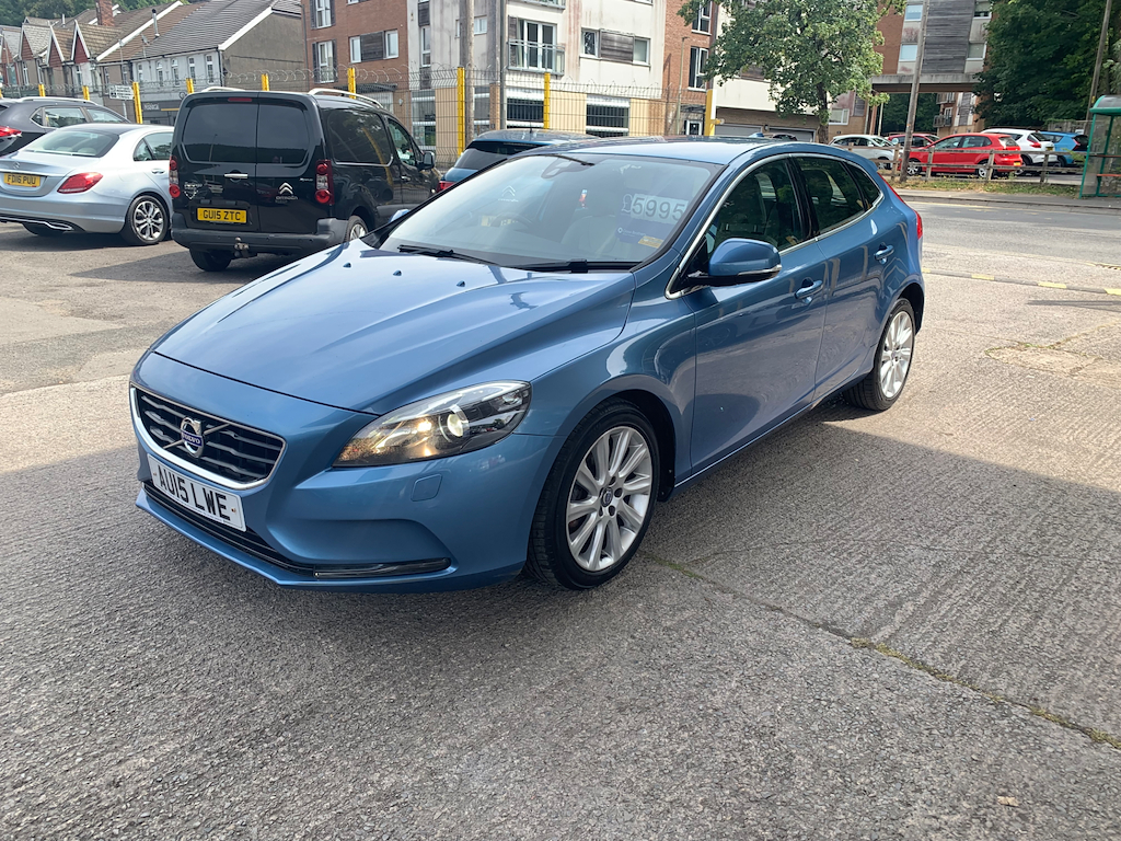 2015 15 VOLVO V40