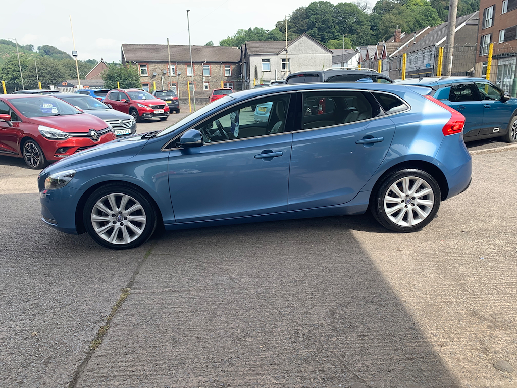 2015 15 VOLVO V40