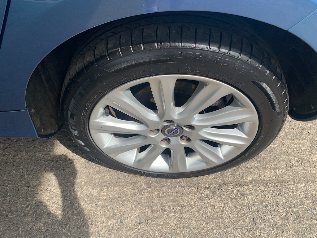 2015 15 VOLVO V40