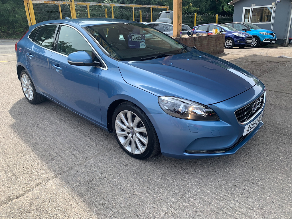 2015 VOLVO V40 D2 SE LUX