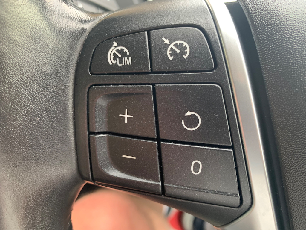 2015 15 VOLVO V40