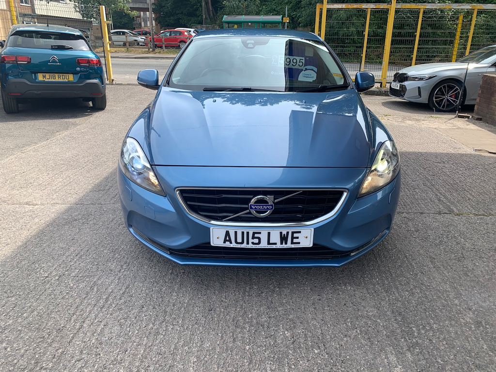 2015 15 VOLVO V40